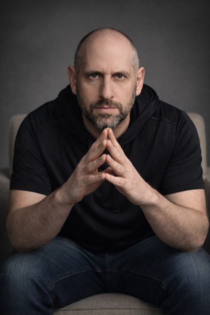 Phil, founder of SoloAdsGuide.com and solo ads expert since 2014